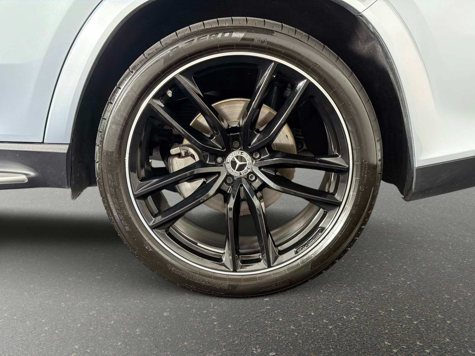 Used 2025 Mercedes-Benz GLS 580 4MATIC image 12