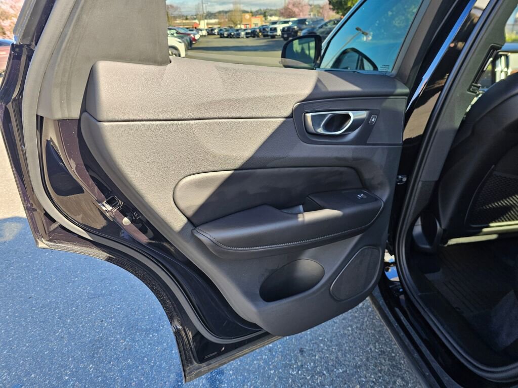 Used 2024 Volvo XC60 T8 Plus w/ Protection Package Premier image 19