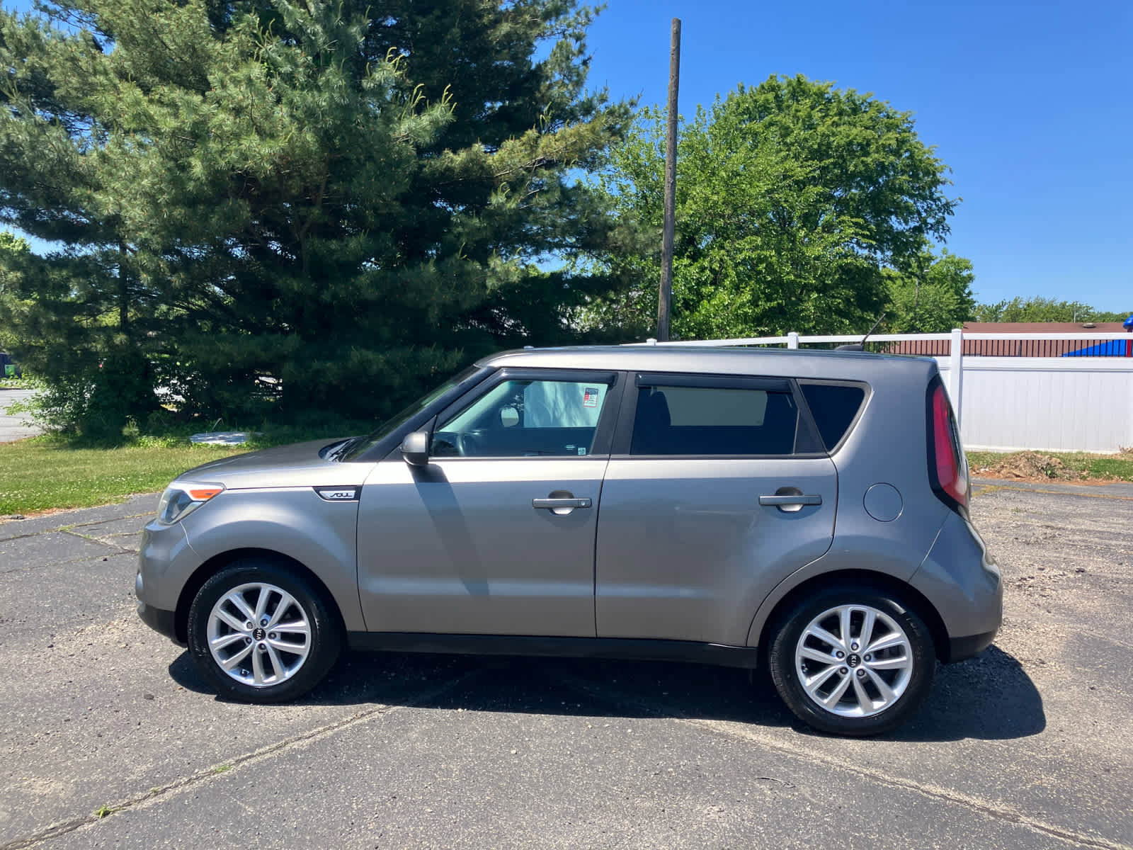 Used 2017 Kia Soul + FWD image 5