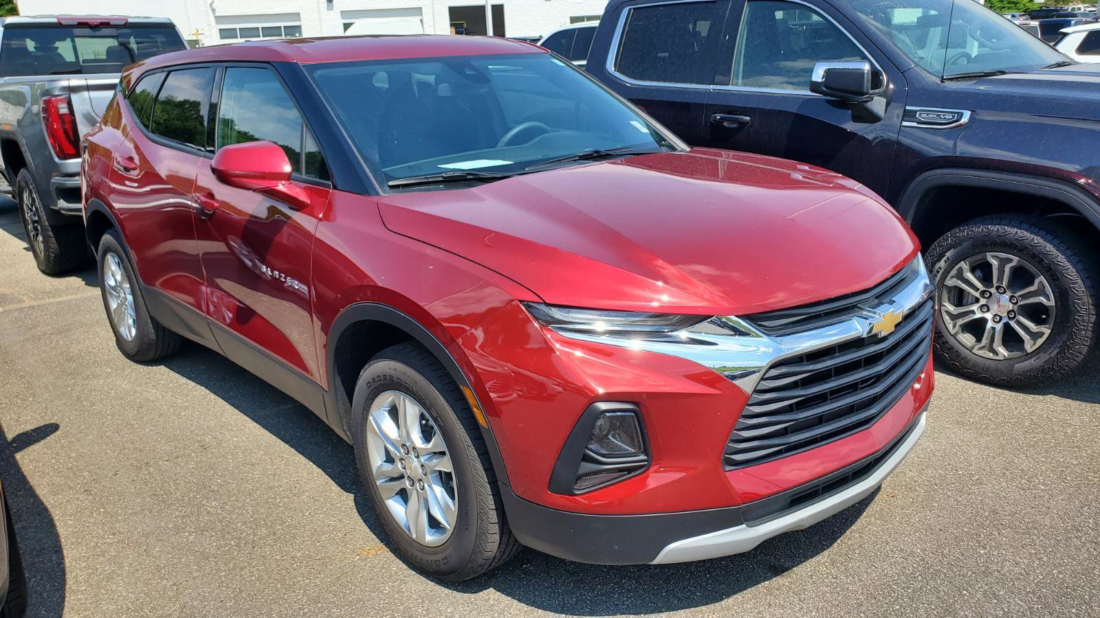 Used 2022 Chevrolet Blazer LT FWD image 2