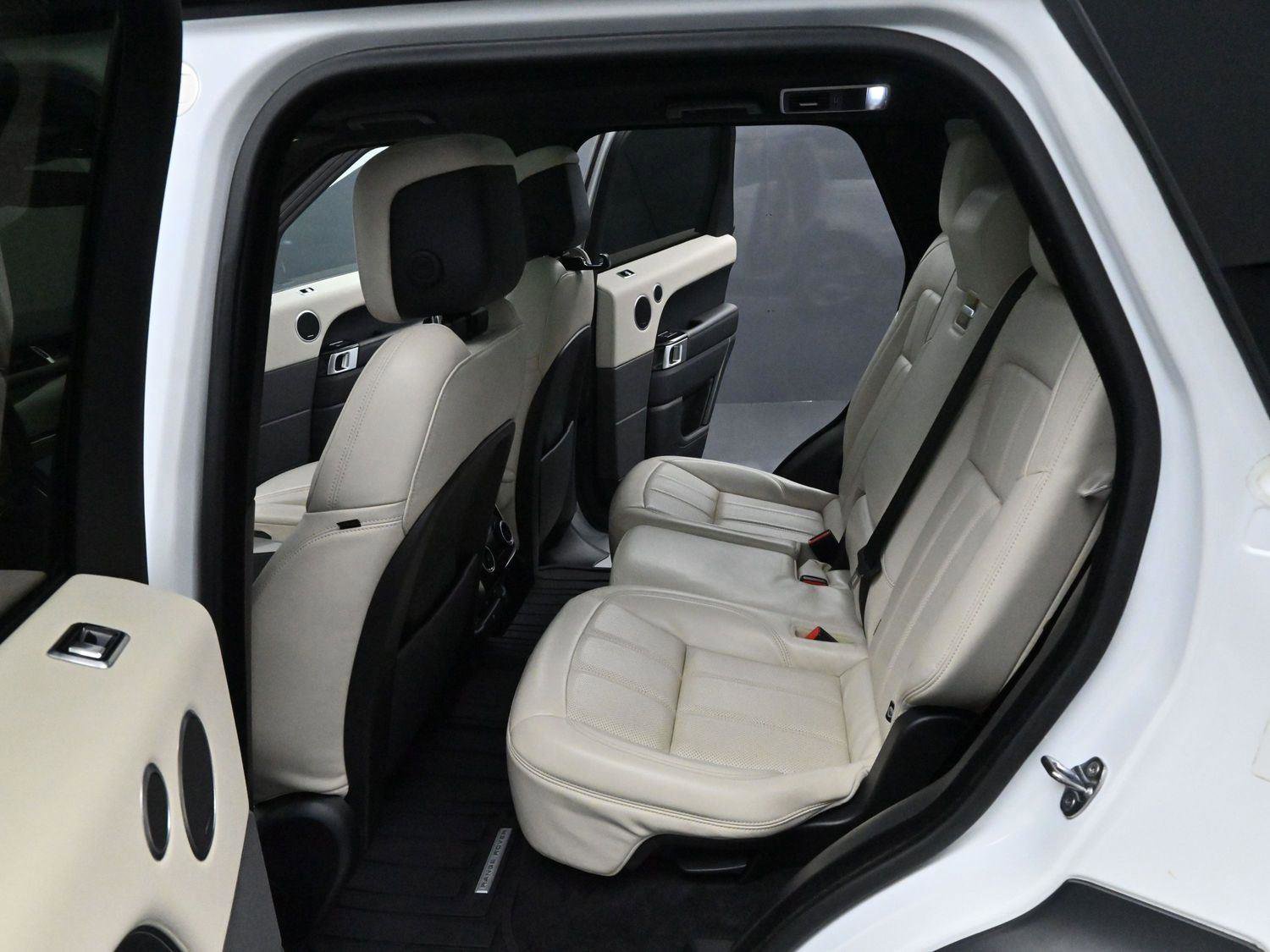 Used 2019 Land Rover Range Rover Sport HSE image 28