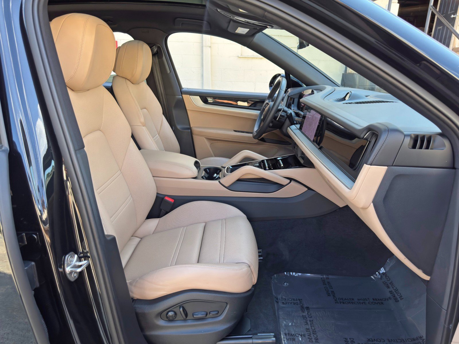 Used 2024 Porsche Cayenne Coupe AWD/4WD image 16