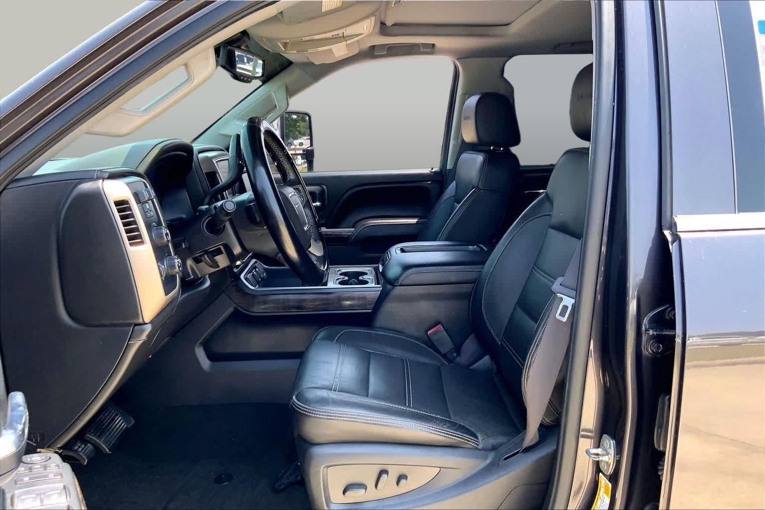 Used 2015 GMC Sierra 2500 Denali w/ Duramax Plus Package AWD/4WD image 8