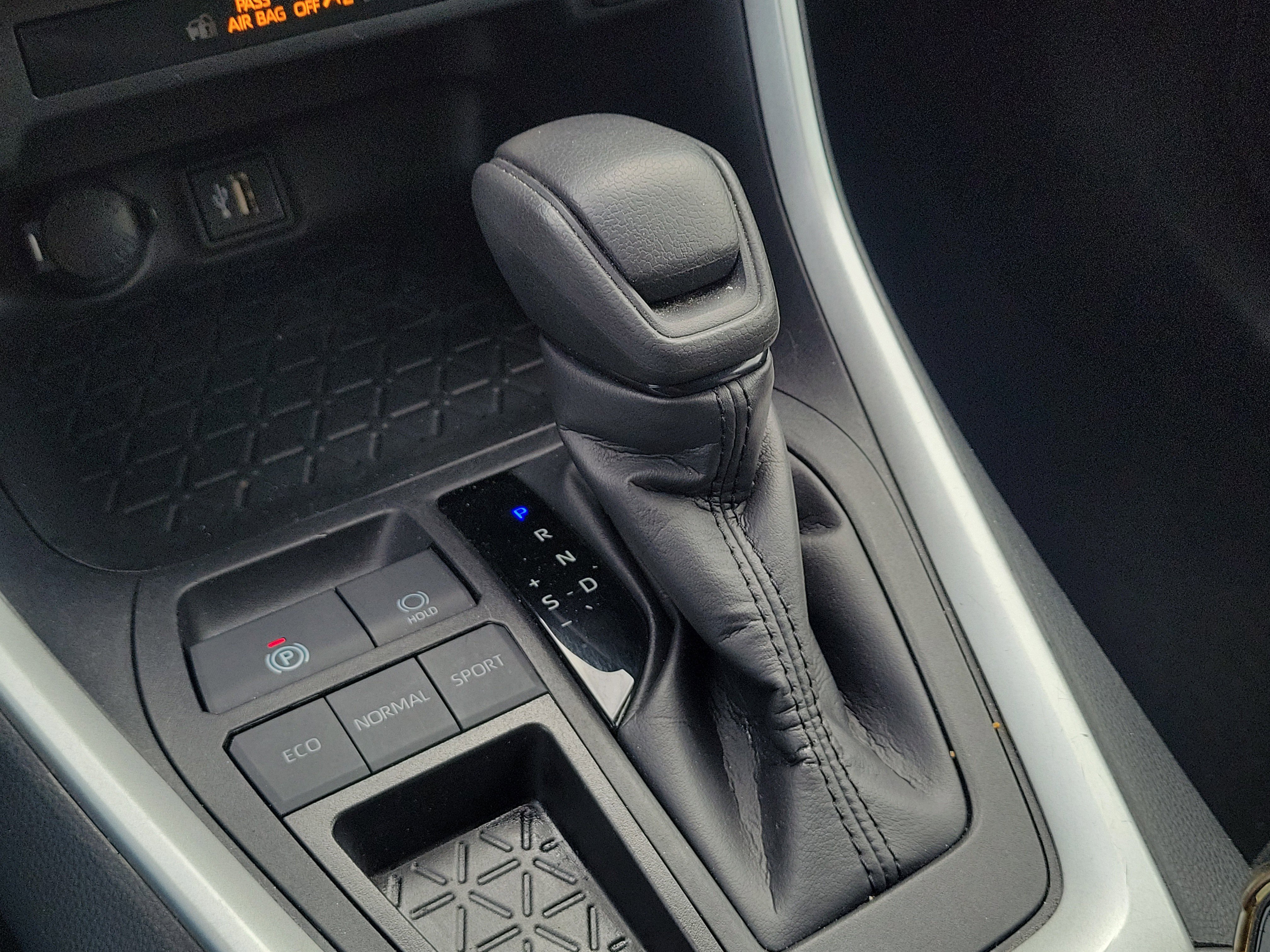 Used 2024 Toyota RAV4 LE image 32