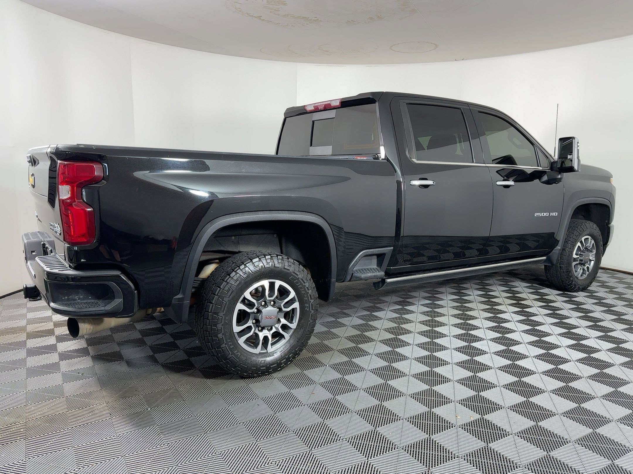 Used 2023 Chevrolet Silverado 2500 High Country w/ Z71 Off-Road Package image 6