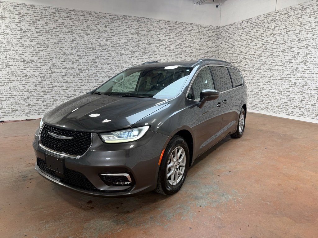 Used 2022 Chrysler Pacifica Touring-L image 3