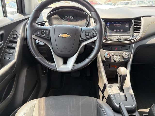 Used 2022 Chevrolet Trax LT w/ LT Convenience Package FWD image 12