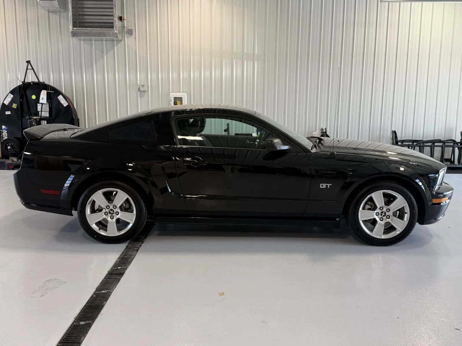 Used 2007 Ford Mustang GT Premium RWD image 2
