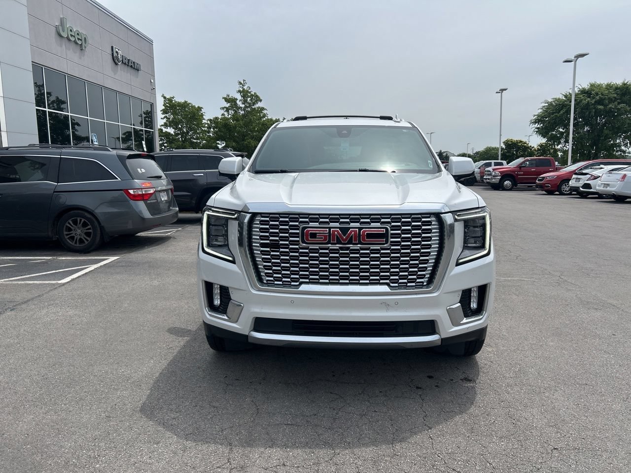 Used 2021 GMC Yukon XL Denali AWD/4WD image 8
