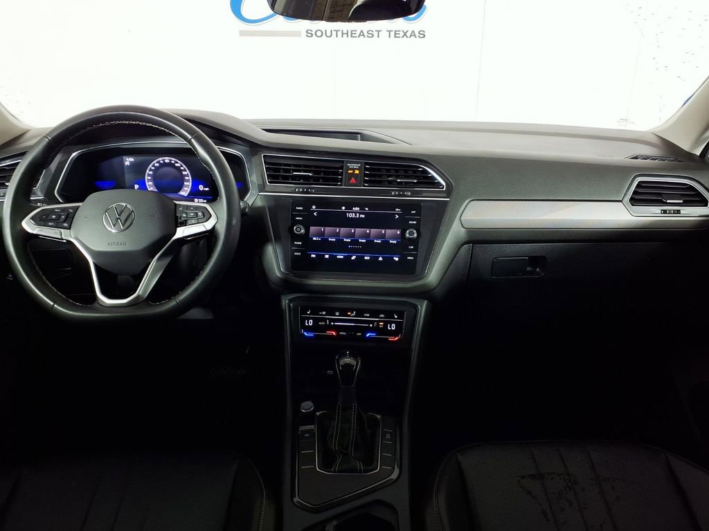 Used 2022 Volkswagen Tiguan SE w/ Panoramic Sunroof Package image 14