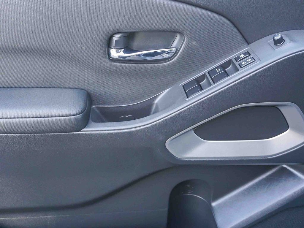 Used 2024 Nissan Frontier SV image 19