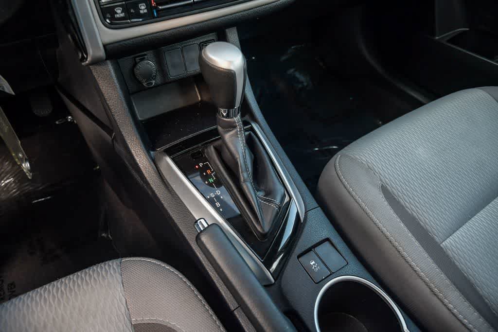 Used 2017 Toyota Corolla LE FWD image 19
