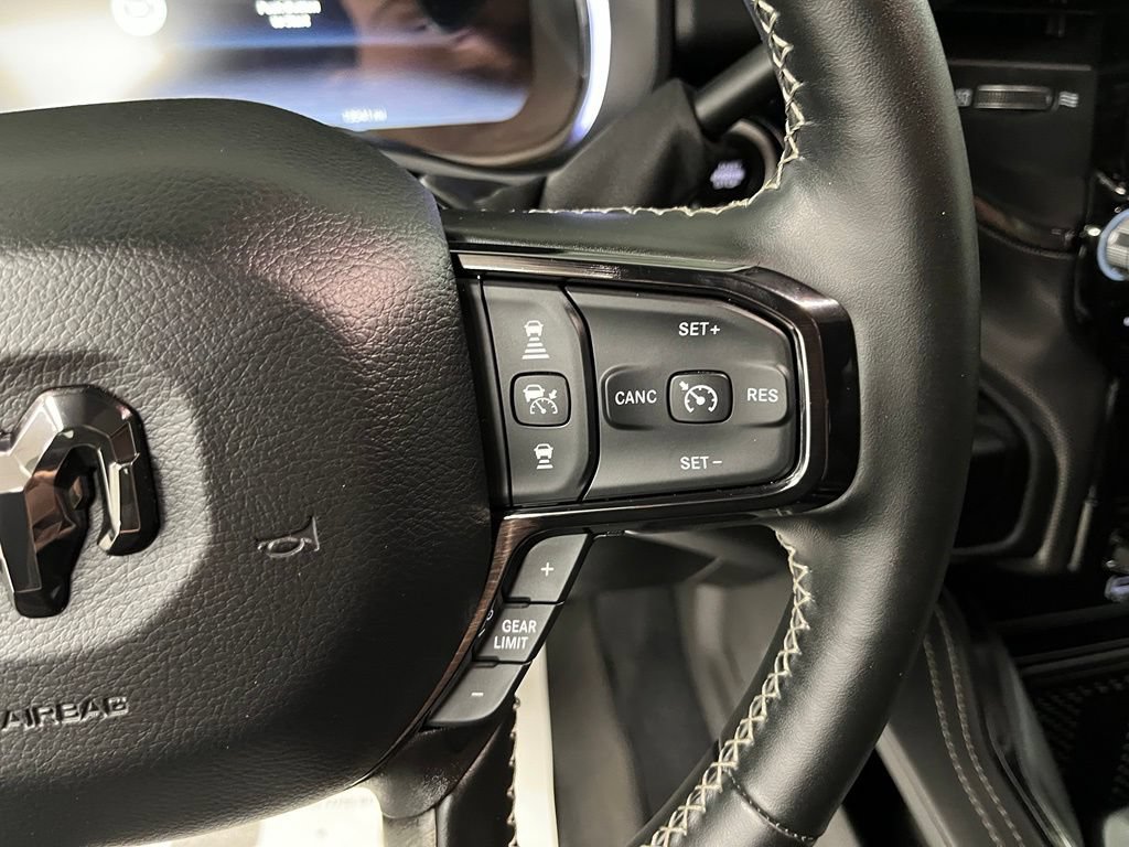 Used 2025 RAM 2500 Limited AWD/4WD image 30
