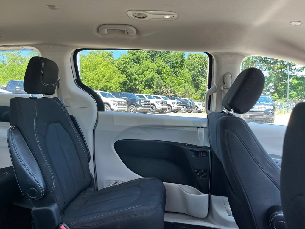 Used 2023 Chrysler Voyager LX FWD image 41