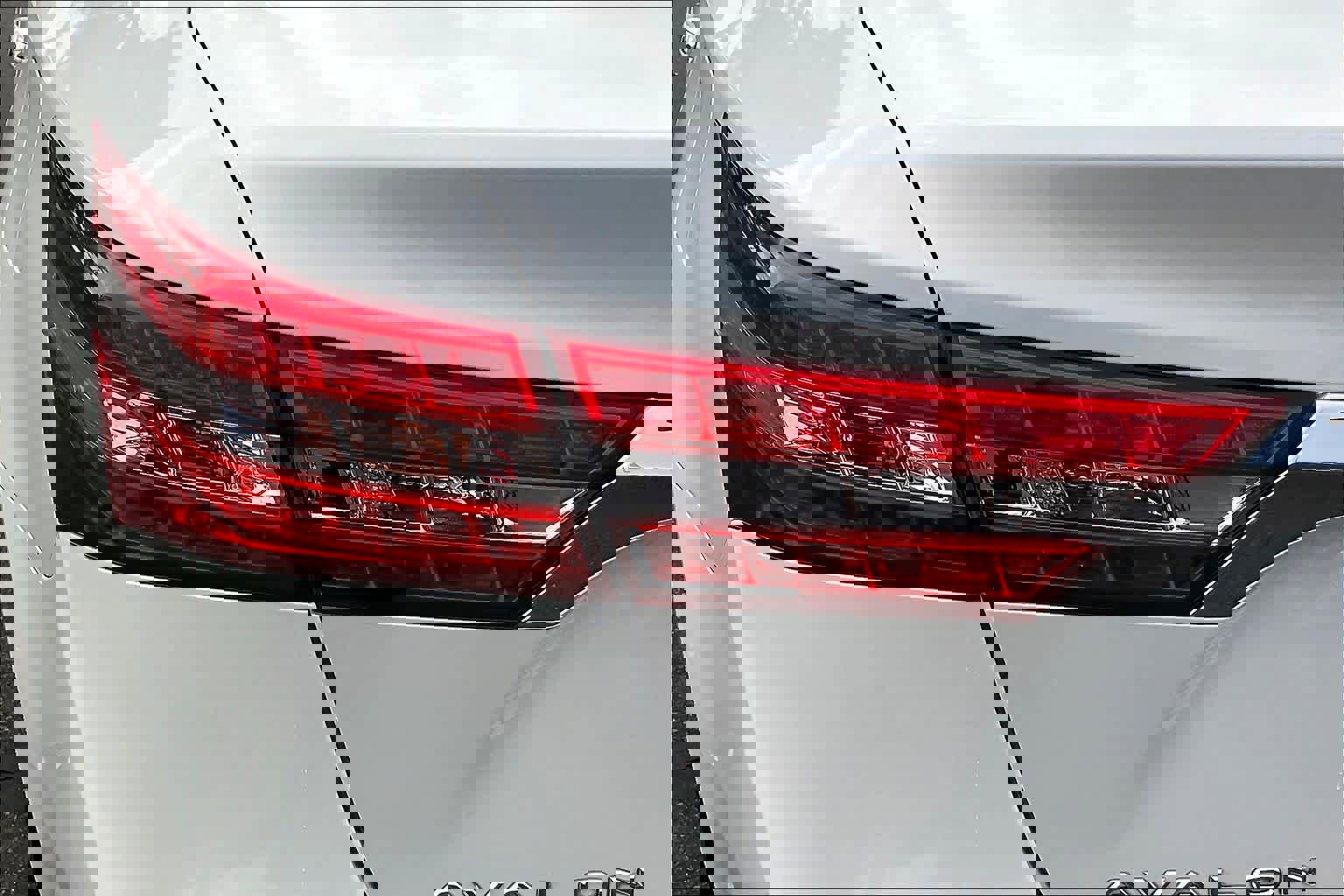 Used 2015 Toyota Avalon XLE image 29