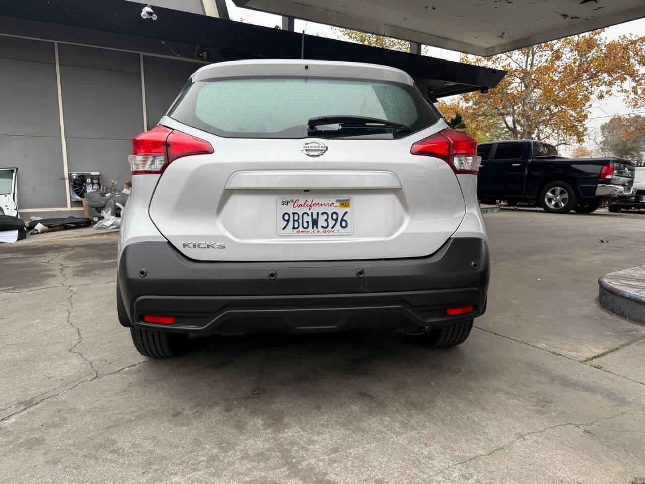 Used 2020 Nissan Kicks S image 11