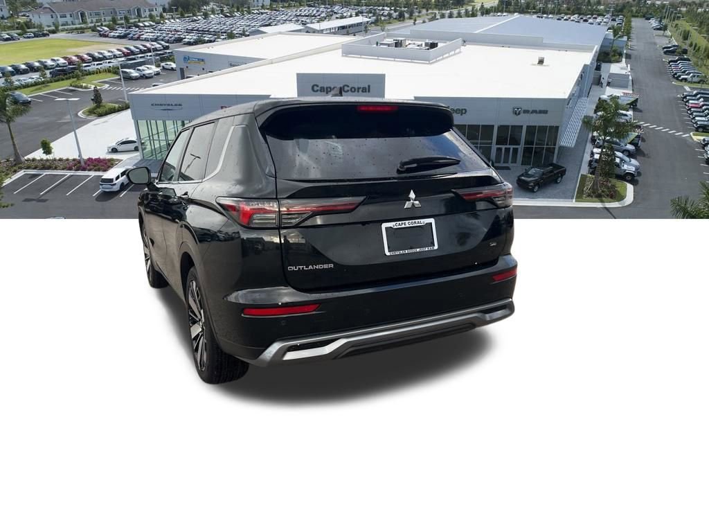 Used 2025 Mitsubishi Outlander SE image 17