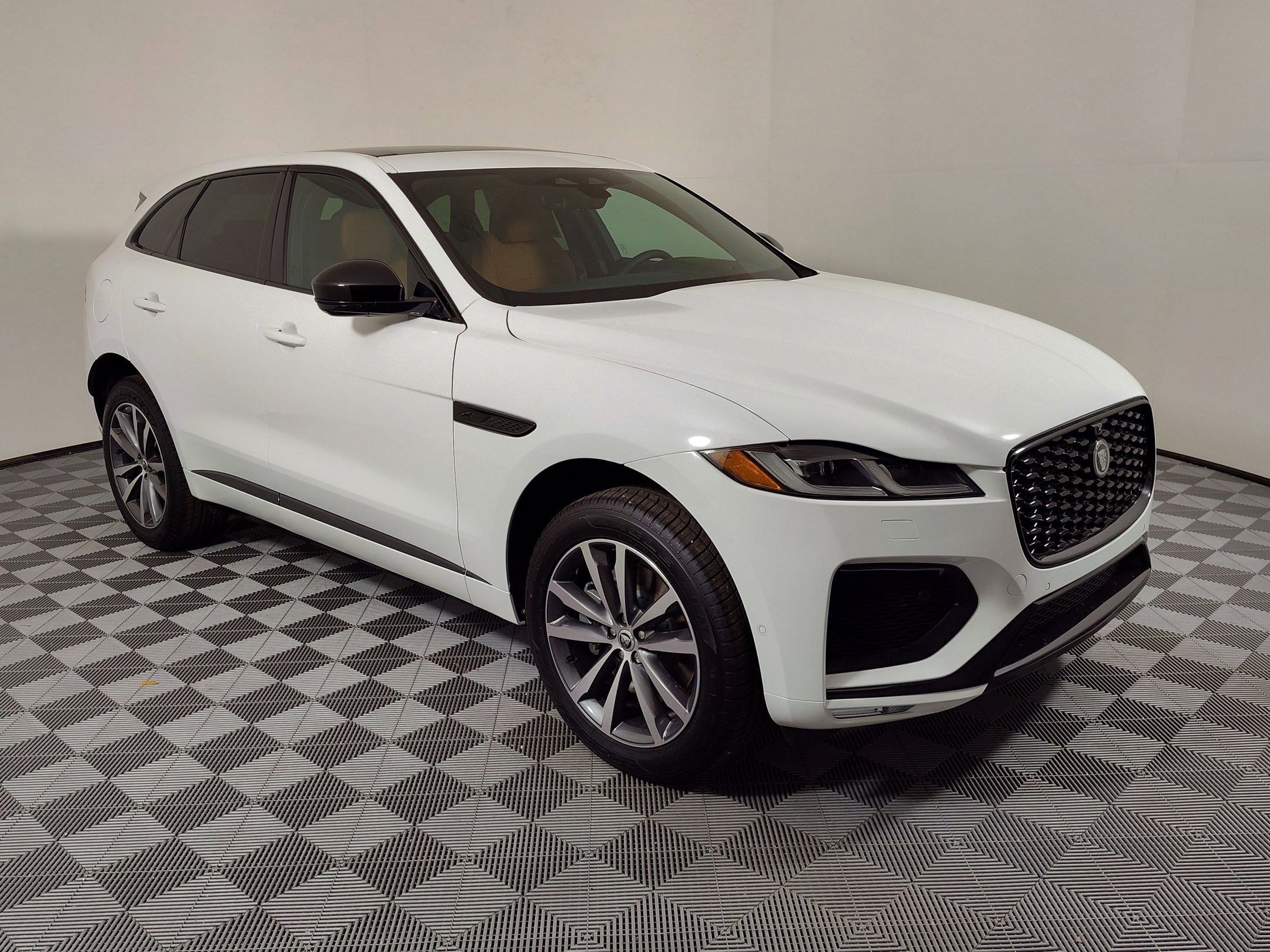 Used 2026 Jaguar F-PACE R-Dynamic S image 5