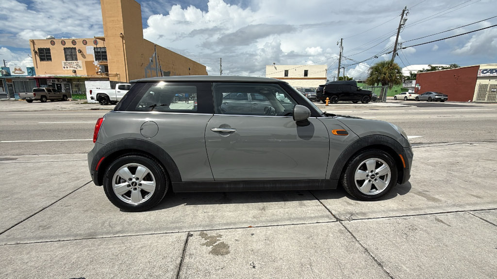 Used 2019 MINI Cooper 2-Door Hardtop w/ Signature Upholstery Package FWD image 15