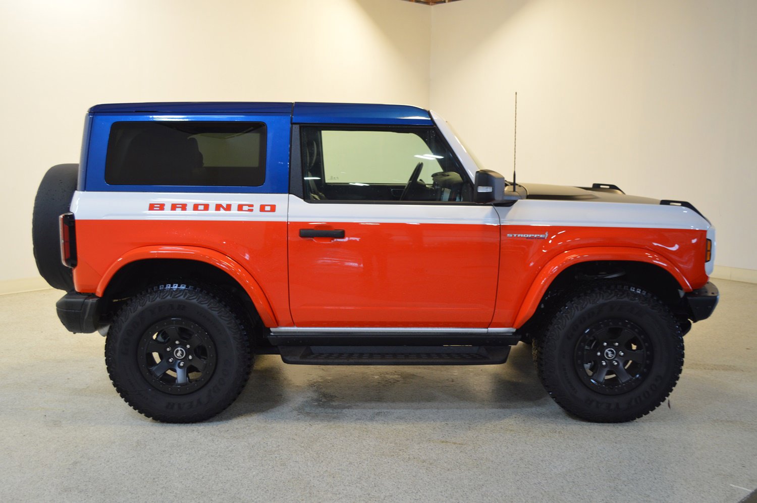 Used 2025 Ford Bronco Stroppe Edition image 2