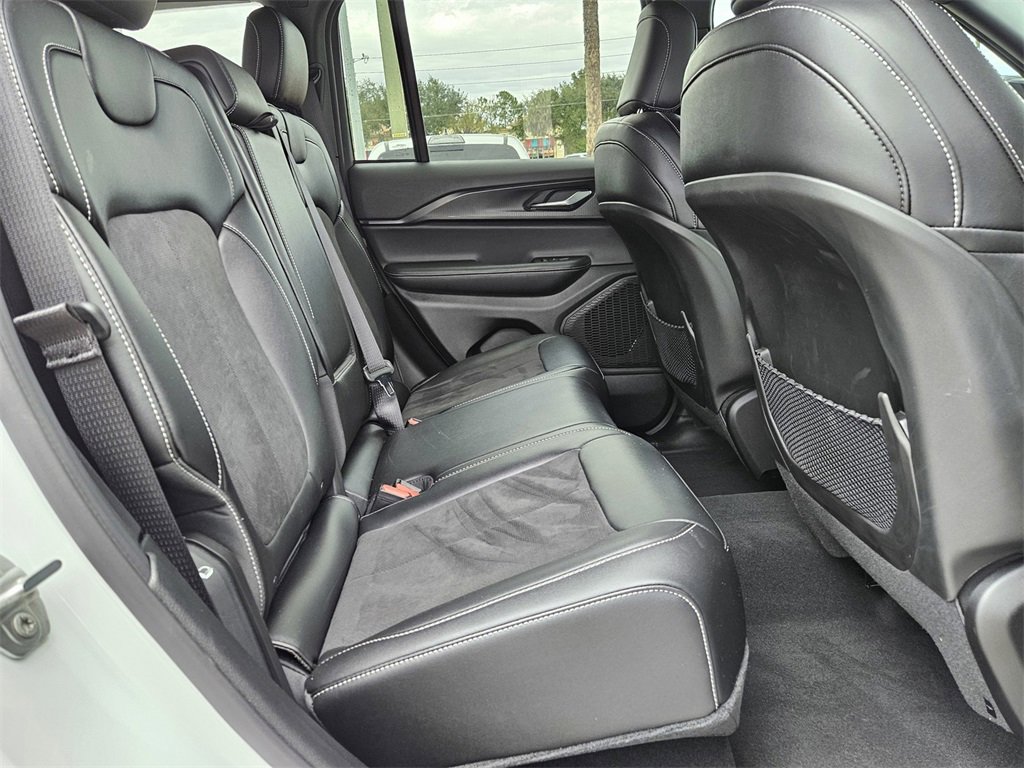 Used 2024 Jeep Grand Cherokee Altitude image 30