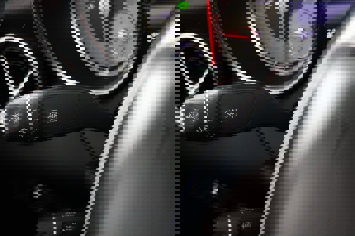 Used 2014 Mercedes-Benz SLK 250 image 24