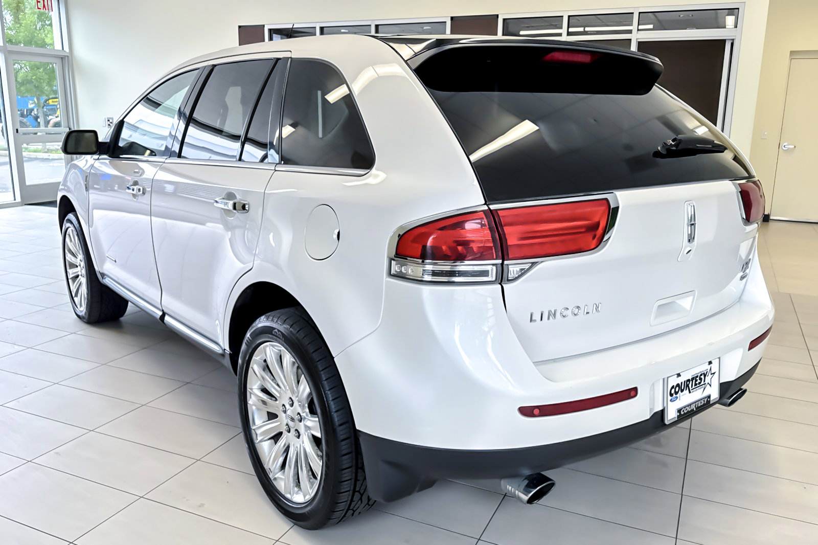 Used 2013 Lincoln MKX AWD image 6