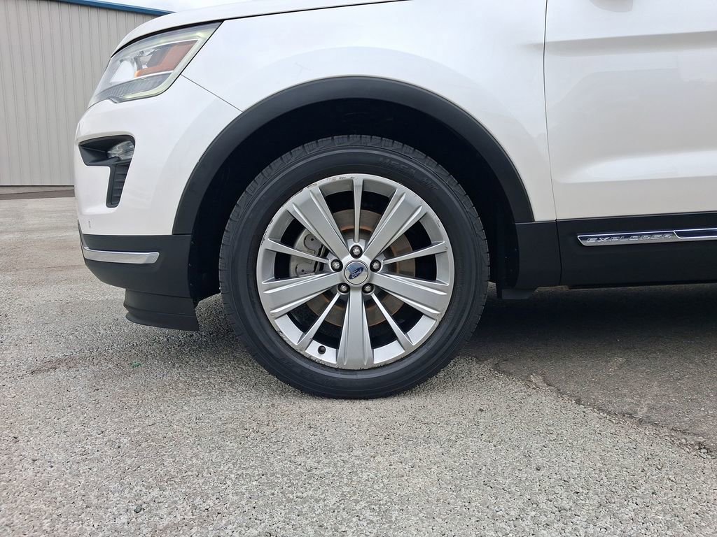 Used 2019 Ford Explorer Limited w/ Class II Trailer Tow Package AWD/4WD image 10