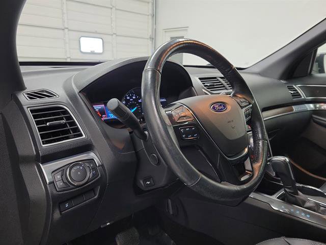 Used 2017 Ford Explorer Limited image 21