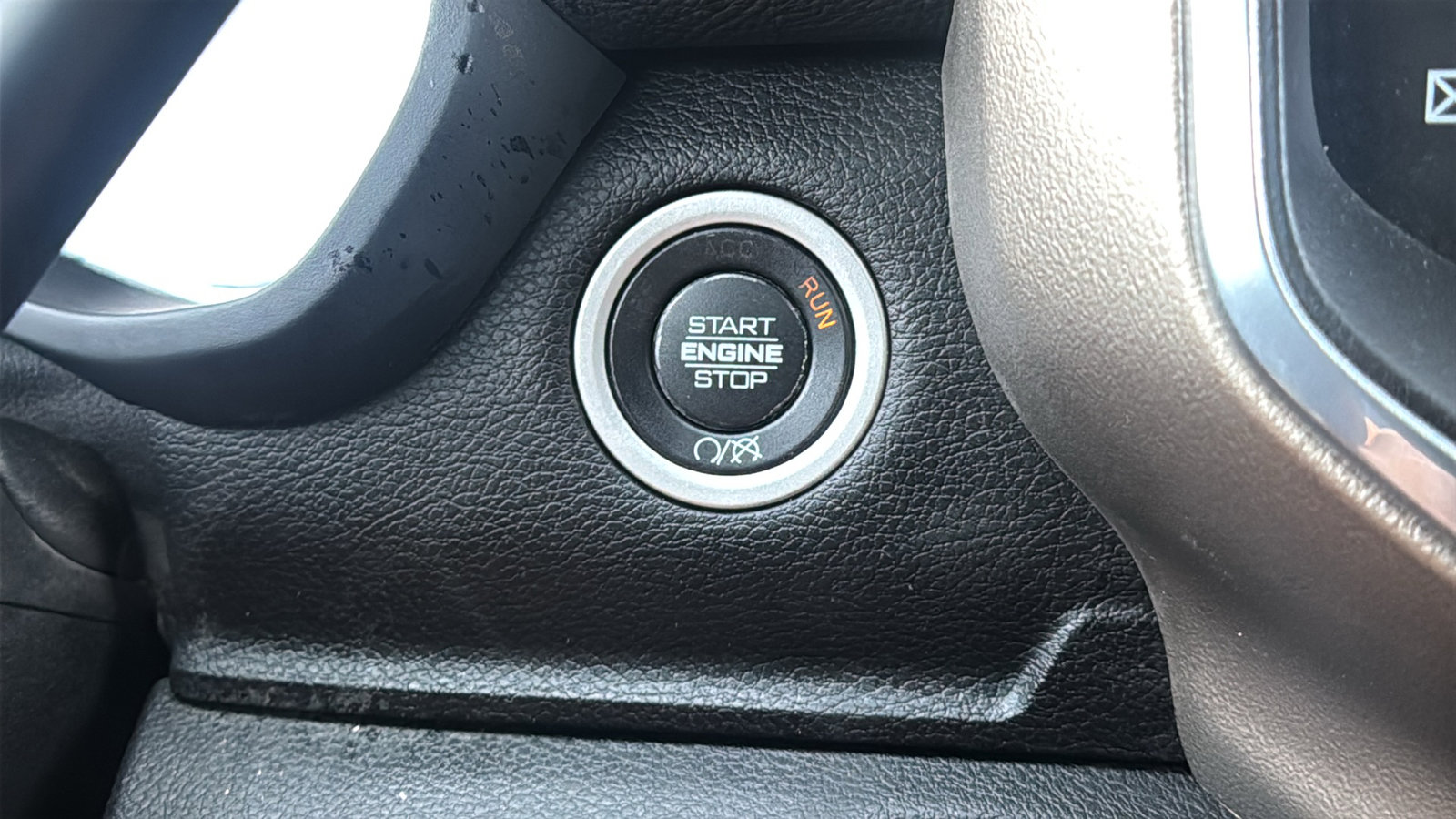 Used 2024 RAM 2500 Laramie w/ Safety Group image 32