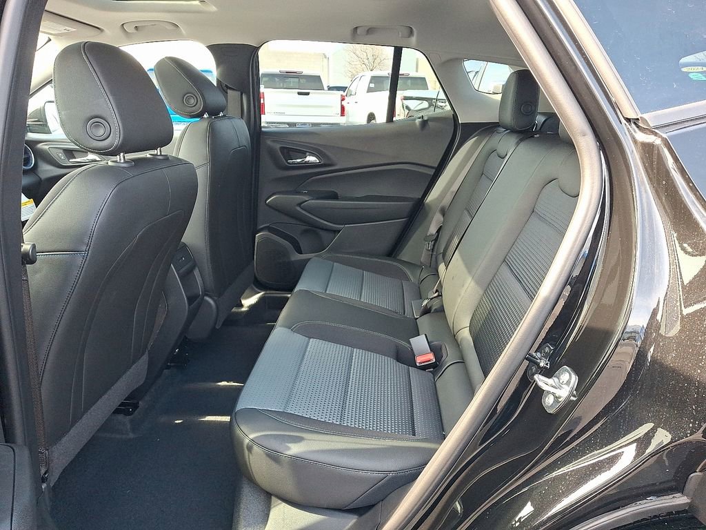 New 2026 Chevrolet Trax LT w/ Sunroof Package image 5