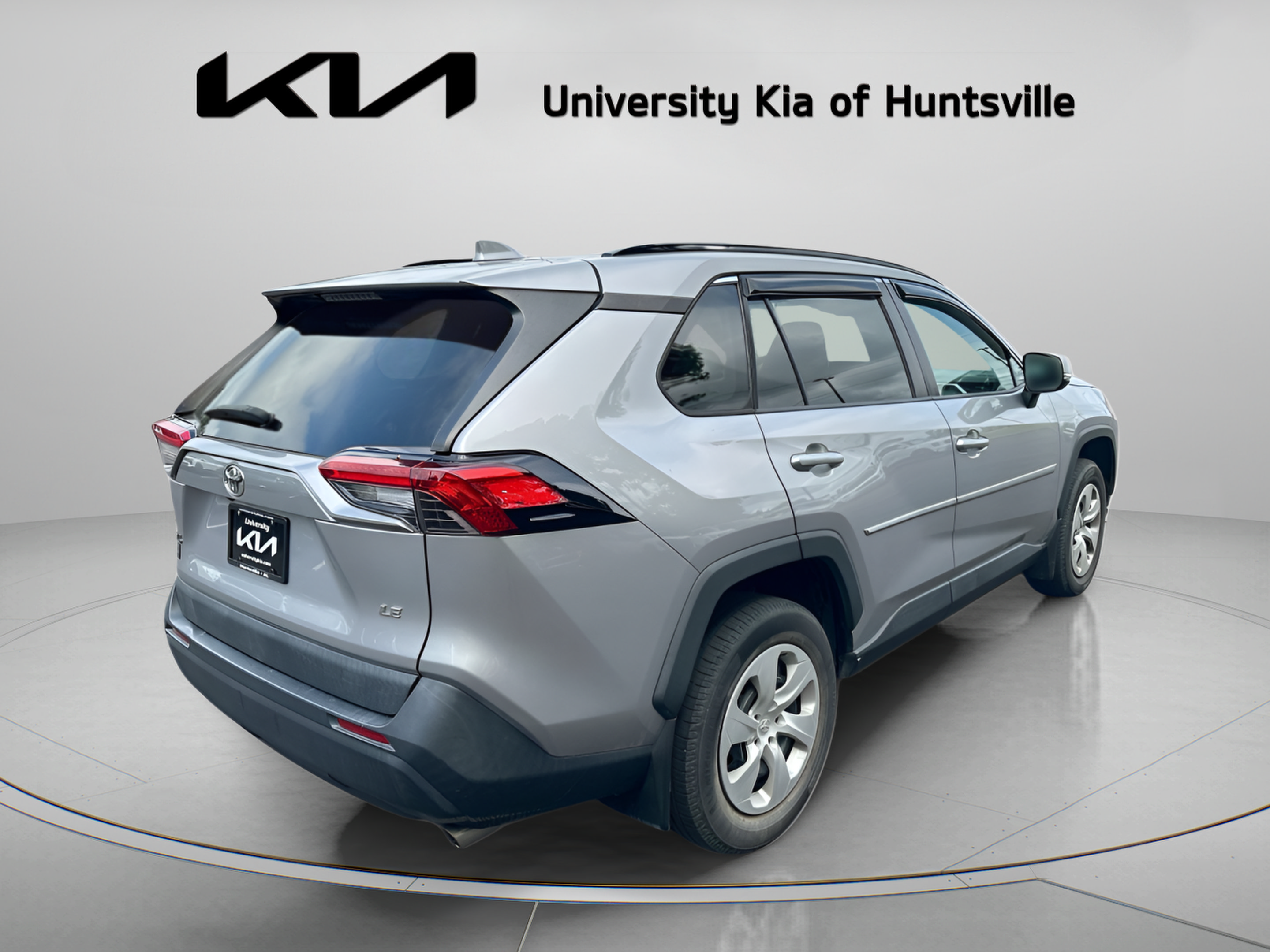 Used 2019 Toyota RAV4 LE FWD image 8