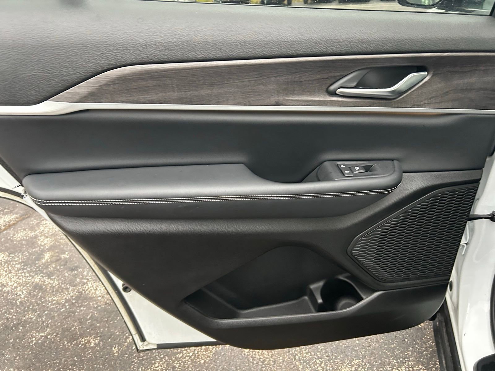 Certified 2023 Jeep Grand Cherokee L Limited image 22