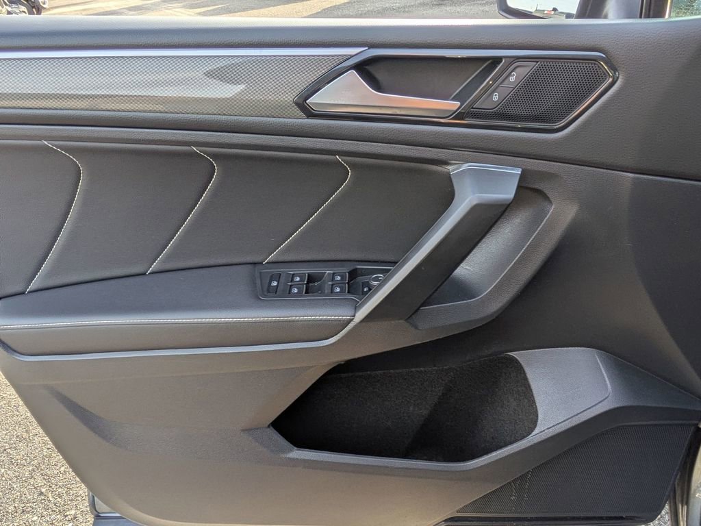 Used 2023 Volkswagen Tiguan SE R-Line image 12