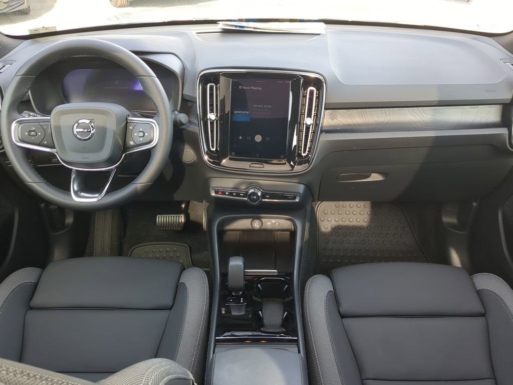 Used 2023 Volvo C40 Recharge Core image 23