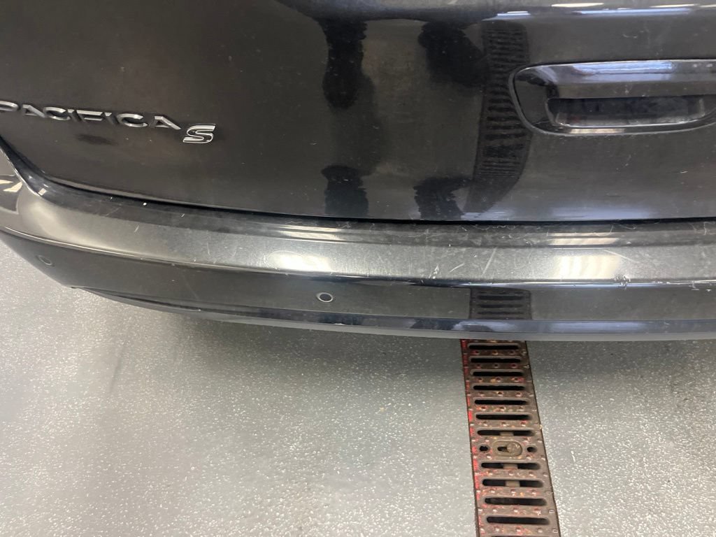 Used 2018 Chrysler Pacifica Touring-L w/ S Appearance Package FWD image 11
