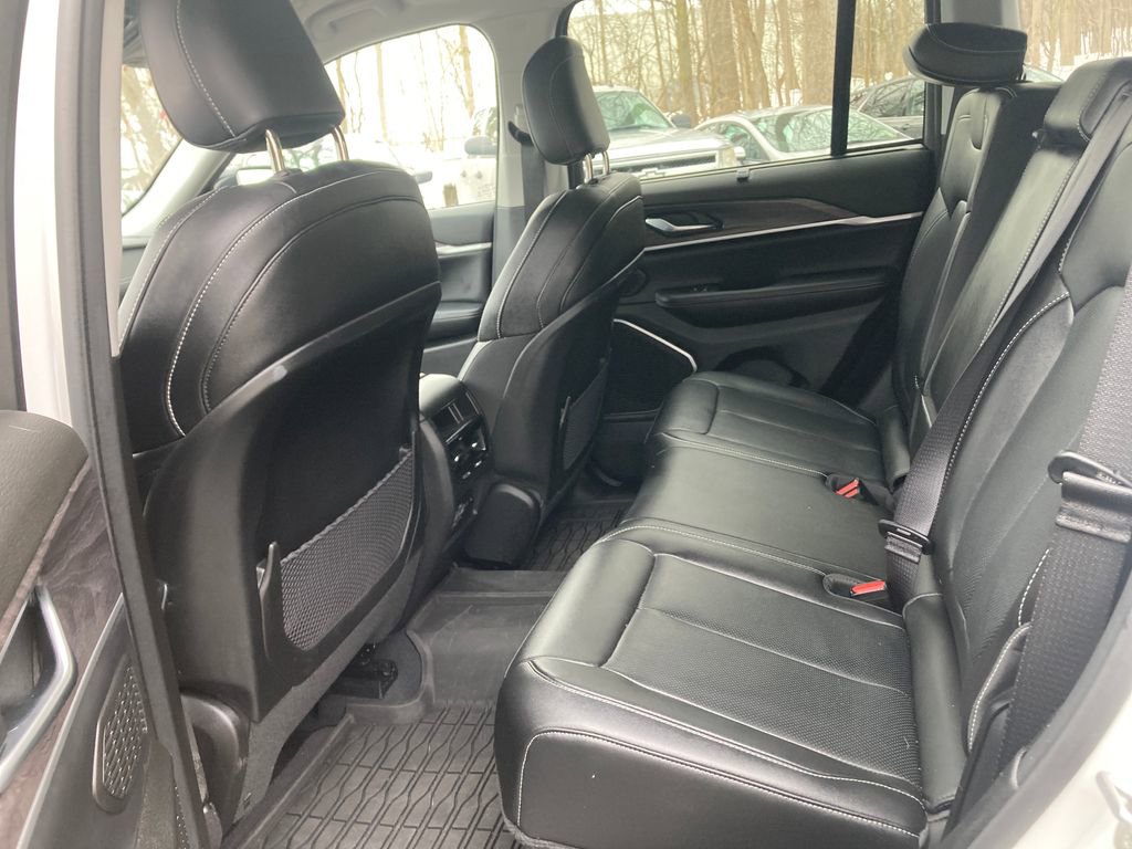 Used 2023 Jeep Grand Cherokee Limited w/ Luxury Tech Group II image 29