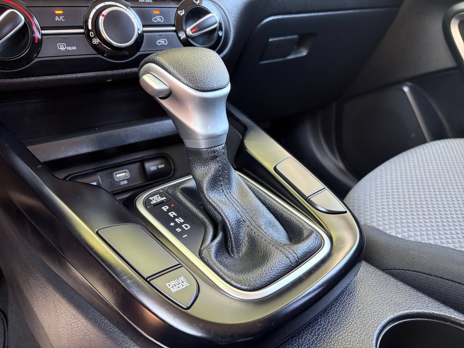 Used 2025 Kia Soul LX w/ LX Technology Package FWD image 39