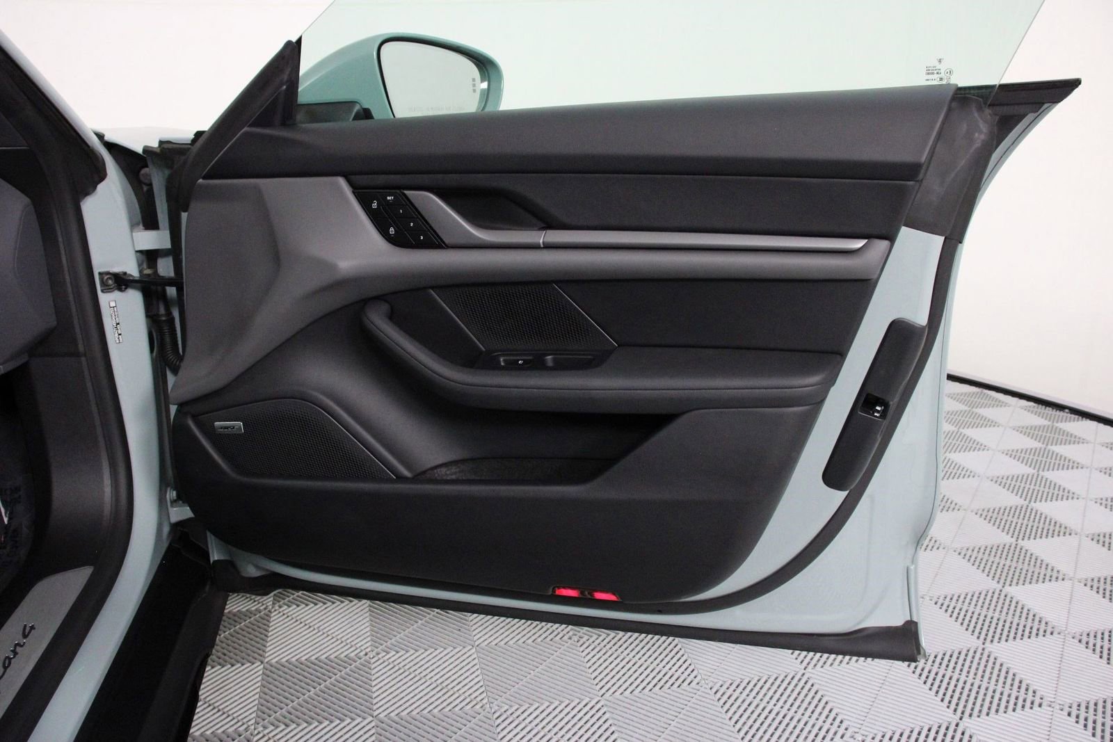 Certified 2025 Porsche Taycan 4 Cross Turismo image 23