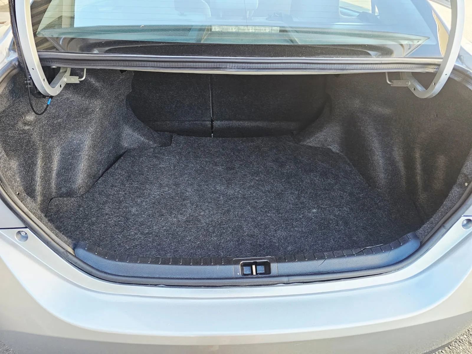 Used 2016 Toyota Corolla L image 18