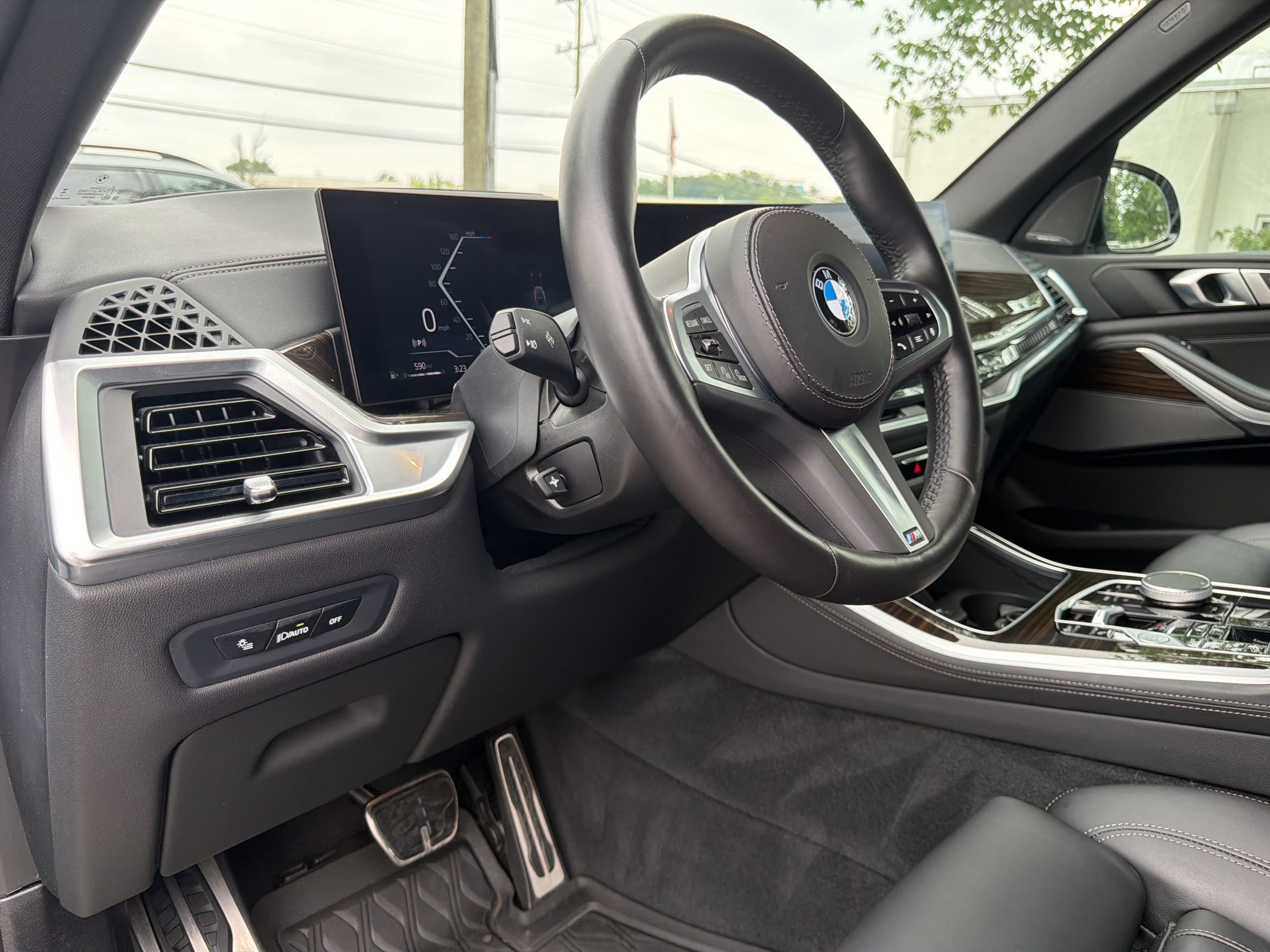 Certified 2024 BMW X5 xDrive40i w/ M Sport Package AWD/4WD image 3