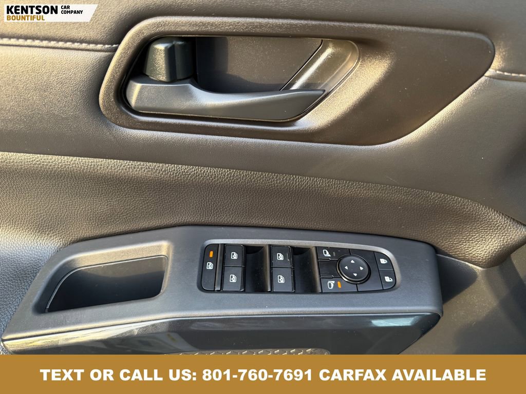 Used 2024 Nissan Pathfinder S image 17