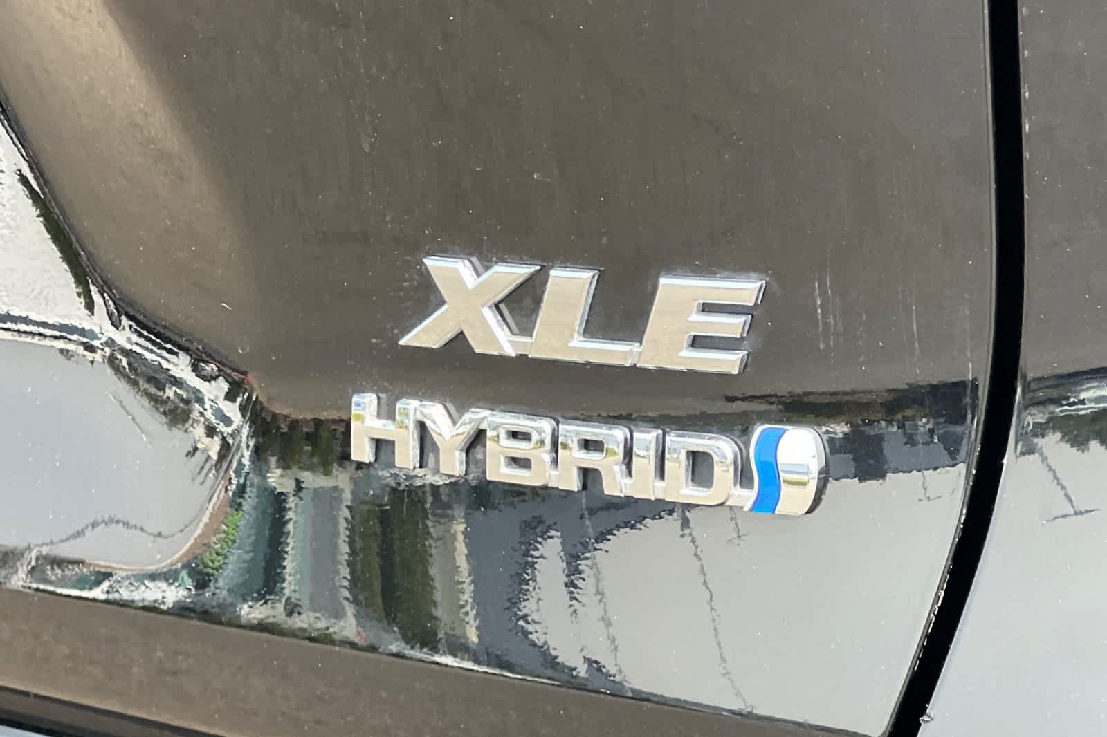 Used 2022 Toyota RAV4 XLE w/ XLE Grade Weather Package AWD/4WD image 32