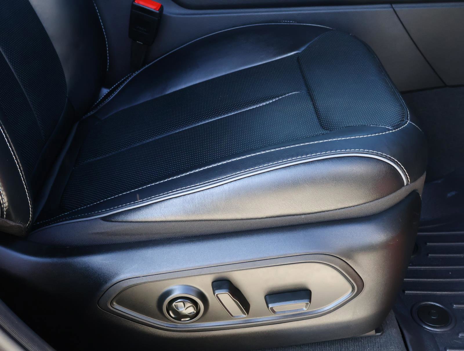 Used 2025 Jeep Grand Cherokee Overland image 22