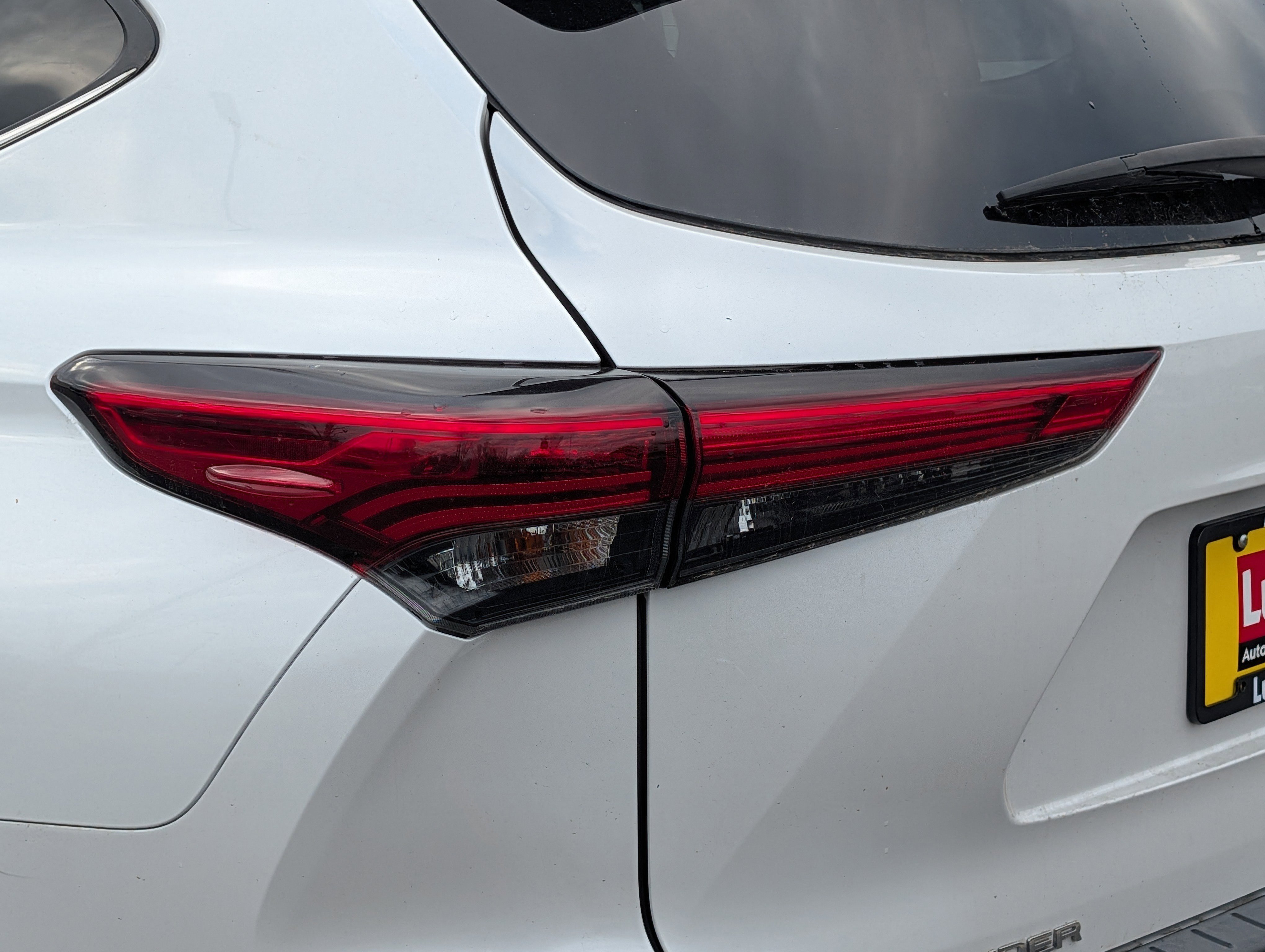 Used 2023 Toyota Highlander XLE AWD/4WD image 17
