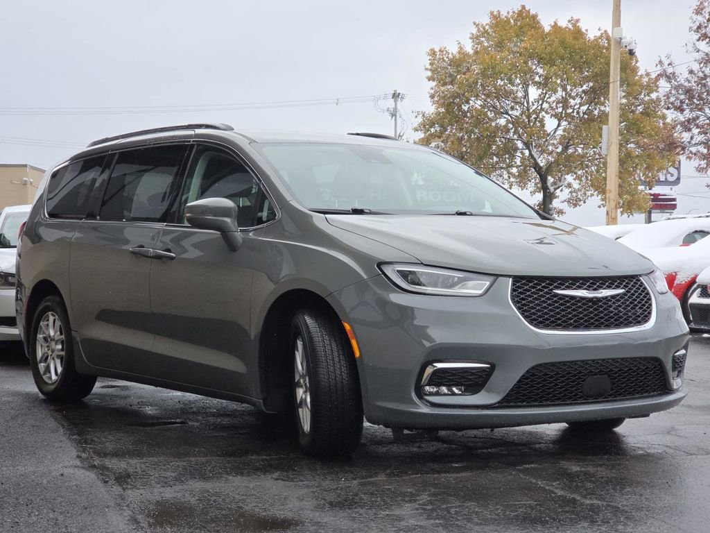 Used 2022 Chrysler Pacifica Touring-L image 12