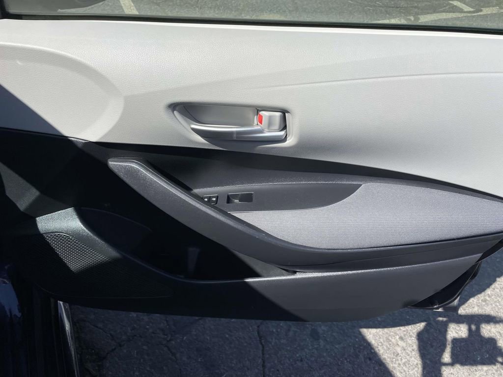 Used 2020 Toyota Corolla LE image 42