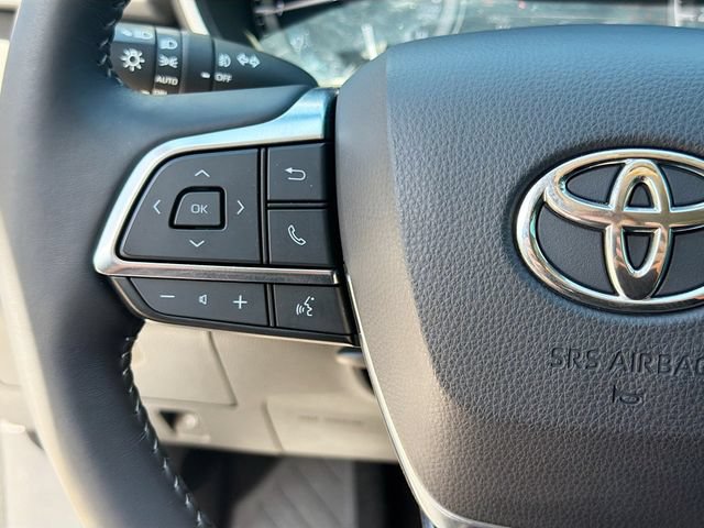 Used 2021 Toyota Highlander XLE FWD image 39