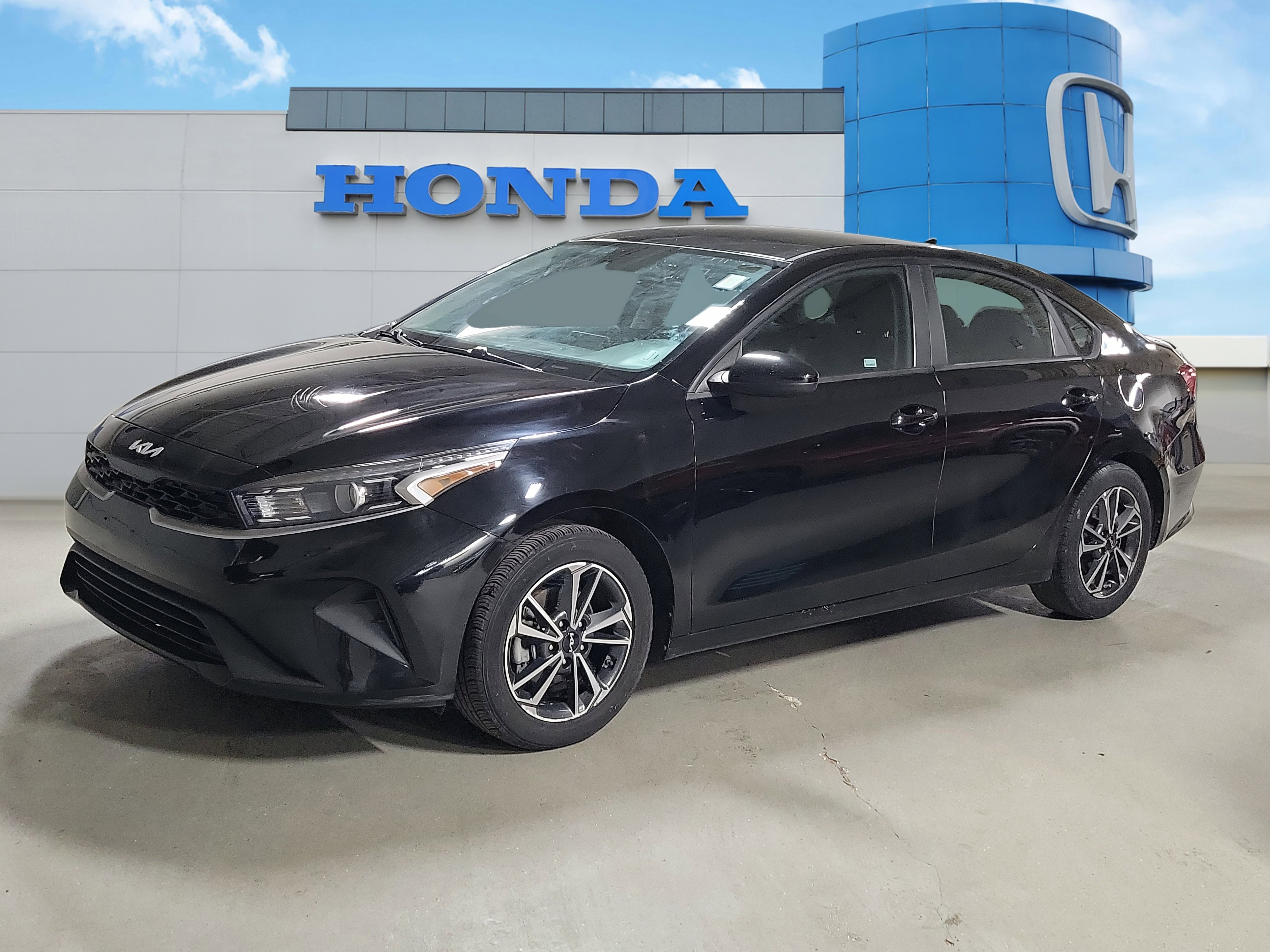 Used 2023 Kia Forte LXS image 2