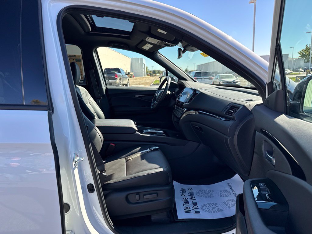 Used 2025 Honda Ridgeline Black Edition image 40